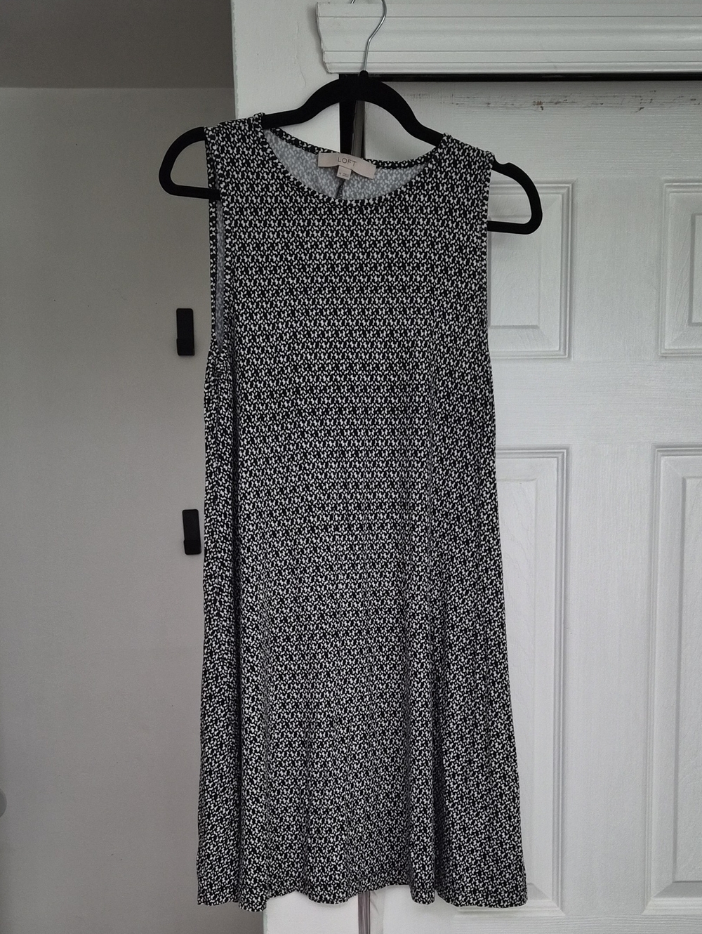 LOFT Black and White Printed Sleeveless Swing Dress